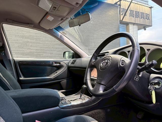 アリスト Ｓ３００ベルテックスエディション　社外１９インチＡＷ　リアスポイラー　フォグランプ　別エンブレム　２ＪＺエンジン　純正ナビ　パワーシート　革巻きステア　オートクルーズ　オートライト　リモコンキー　スペアキー　走行４．８万キロ台（50枚目）