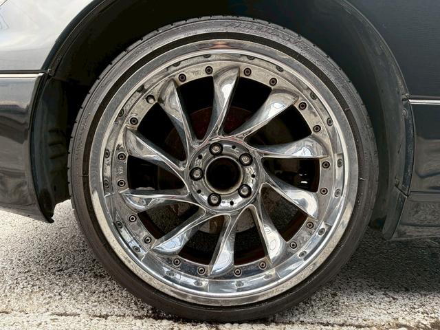 アリスト Ｓ３００ベルテックスエディション　社外１９インチＡＷ　リアスポイラー　フォグランプ　別エンブレム　２ＪＺエンジン　純正ナビ　パワーシート　革巻きステア　オートクルーズ　オートライト　リモコンキー　スペアキー　走行４．８万キロ台（67枚目）