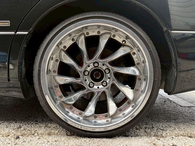 アリスト Ｓ３００ベルテックスエディション　社外１９インチＡＷ　リアスポイラー　フォグランプ　別エンブレム　２ＪＺエンジン　純正ナビ　パワーシート　革巻きステア　オートクルーズ　オートライト　リモコンキー　スペアキー　走行４．８万キロ台（68枚目）