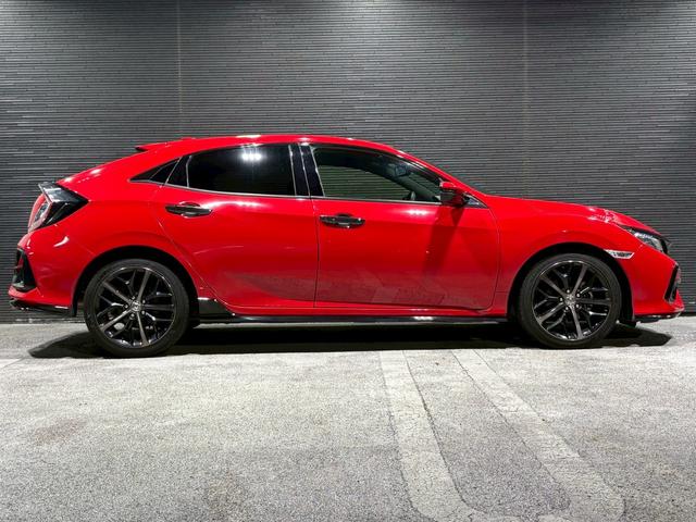 シビック ハッチバック　ホンダセンシング　ワンオーナー　サイド・アンダースポイラー　デュアルマフラー　純正ＡＷ　ディスプレイオーディオ　リアモニター　ハーフレザー　電動シート　シートヒーター　デジタルミラー　レーダークルーズ　ドラレコ　ＥＴＣ（10枚目）