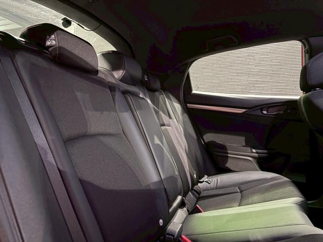 シビック ハッチバック　ホンダセンシング　ワンオーナー　サイド・アンダースポイラー　デュアルマフラー　純正ＡＷ　ディスプレイオーディオ　リアモニター　ハーフレザー　電動シート　シートヒーター　デジタルミラー　レーダークルーズ　ドラレコ　ＥＴＣ（59枚目）