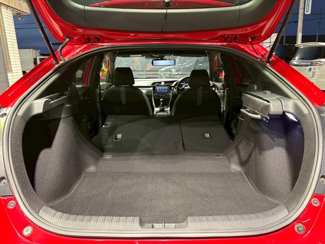 シビック ハッチバック　ホンダセンシング　ワンオーナー　サイド・アンダースポイラー　デュアルマフラー　純正ＡＷ　ディスプレイオーディオ　リアモニター　ハーフレザー　電動シート　シートヒーター　デジタルミラー　レーダークルーズ　ドラレコ　ＥＴＣ（68枚目）