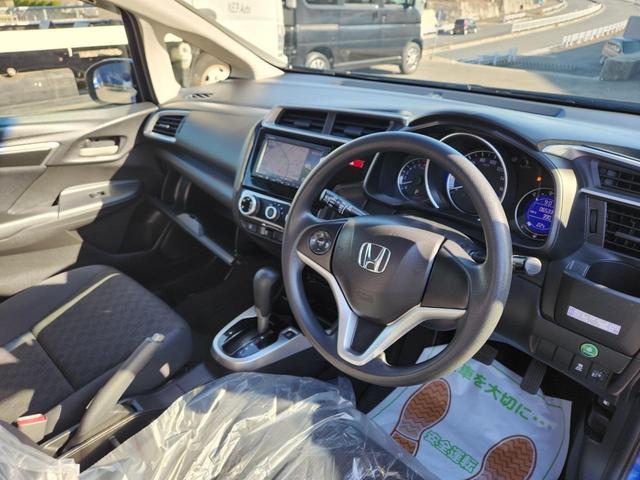 フィット １３Ｇ・Ｆパッケージ　車検整備付　キーレス　電格ミラー　ＣＤ　ナビ　ＥＴＣ　バックカメラ（23枚目）