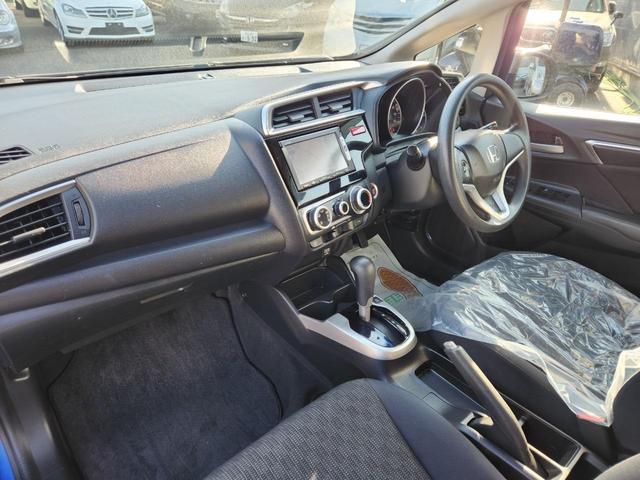 フィット １３Ｇ・Ｆパッケージ　車検整備付　キーレス　電格ミラー　ＣＤ　ナビ　ＥＴＣ　バックカメラ（25枚目）