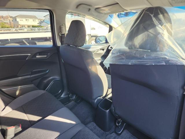 フィット １３Ｇ・Ｆパッケージ　車検整備付　キーレス　電格ミラー　ＣＤ　ナビ　ＥＴＣ　バックカメラ（30枚目）