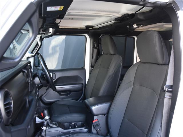 ジープ・ラングラーアンリミテッド スポーツ　４ＷＤ　バックカメラ　アダプティブクルーズコントロール　ＵＳＢ入力端子　オートライト　ＥＴＣ２．０　衝突防止システム　クリアランスソナー　ドライブレコーダー　Ｂｌｕｅｔｏｏｔｈ接続　スマートキー（7枚目）