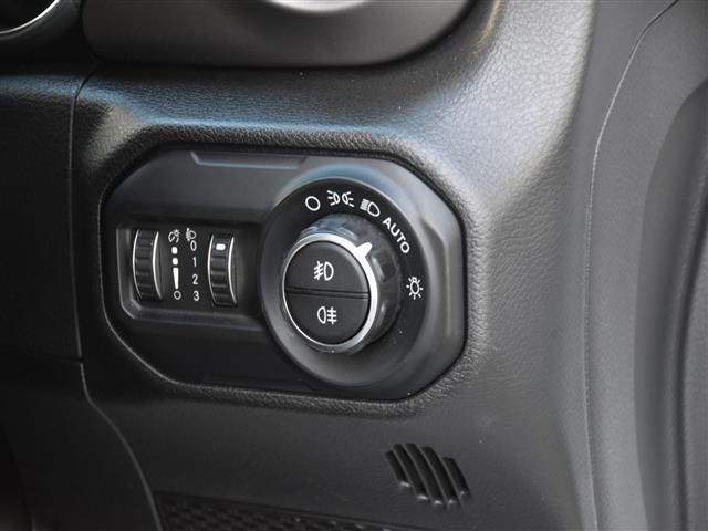 ジープ・ラングラーアンリミテッド スポーツ　４ＷＤ　バックカメラ　アダプティブクルーズコントロール　ＵＳＢ入力端子　オートライト　ＥＴＣ２．０　衝突防止システム　クリアランスソナー　ドライブレコーダー　Ｂｌｕｅｔｏｏｔｈ接続　スマートキー（25枚目）