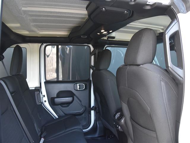 ジープ・ラングラーアンリミテッド スポーツ　４ＷＤ　バックカメラ　アダプティブクルーズコントロール　ＵＳＢ入力端子　オートライト　ＥＴＣ２．０　衝突防止システム　クリアランスソナー　ドライブレコーダー　Ｂｌｕｅｔｏｏｔｈ接続　スマートキー（26枚目）