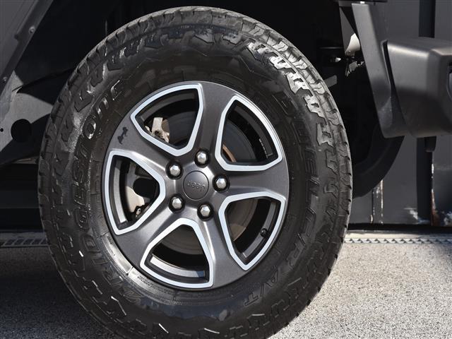 ジープ・ラングラーアンリミテッド スポーツ　４ＷＤ　バックカメラ　アダプティブクルーズコントロール　ＵＳＢ入力端子　オートライト　ＥＴＣ２．０　衝突防止システム　クリアランスソナー　ドライブレコーダー　Ｂｌｕｅｔｏｏｔｈ接続　スマートキー（39枚目）