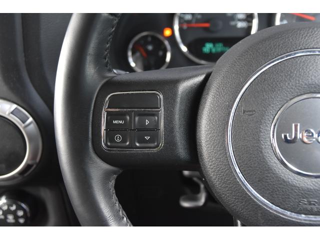 ジープ・ラングラーアンリミテッド サハラ 革調シートカバー ルーフキャリア クルーズコントロール 社外ナビ フルセグ Bカメラ サイドカメラ ALPINEスピーカー MTモード付きAT 純正AW 純正ラバーマット ドライブレコーダー ETC(15枚目)