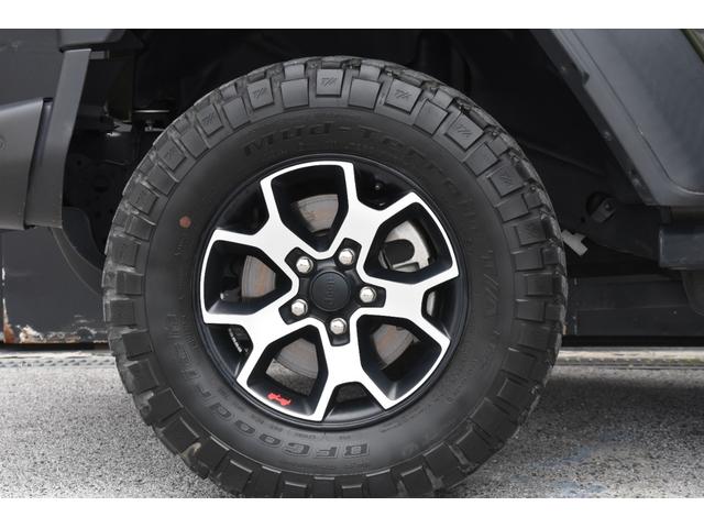 ジープ・ラングラーアンリミテッド ルビコン・サージグリーン　１００台限定車　黒革　ナビ　フルセグ　Ｂカメラ　サイドカメラ　ＡｐｐｌｅＣａｒＰｌａｙ　ステアリングヒーター　シートヒーター　ＡＣＣ　専用１７ＡＷ　ロックレール　コーナーセンサー　ＬＥＤライト　ＥＴＣ（42枚目）