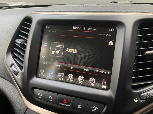 ジープ・チェロキー リミテッド　サンルーフ　衝突軽減ブレーキ　ＡＣＣ　　ＢＳＭ　純正ナビ　バックカメラ　黒革シート　シートヒーター　エアシート　パワーシート　パワーテールゲート　純正１８インチＡＷ　ＥＴＣ　クリアランスソナー　ＢＴ（22枚目）