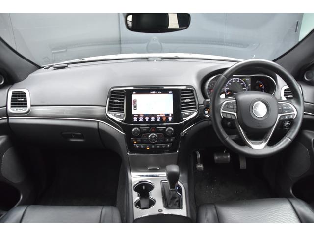 ジープ・グランドチェロキー リミテッド　黒革　ＣａｒＰｌａｙ　ＡＣＣ　ナビ　Ｂカメ　ＴＶ　エアサス前後ドラレコ　　オートテールゲート　衝突軽減ブレーキ　レーンセンス　ＢＳＭ　ベンチレーション　ヒーター　パワーシート　スマートキー　ＨＩＤ（4枚目）