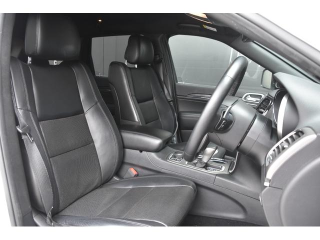 ジープ・グランドチェロキー リミテッド　黒革　ＣａｒＰｌａｙ　ＡＣＣ　ナビ　Ｂカメ　ＴＶ　エアサス前後ドラレコ　　オートテールゲート　衝突軽減ブレーキ　レーンセンス　ＢＳＭ　ベンチレーション　ヒーター　パワーシート　スマートキー　ＨＩＤ（6枚目）