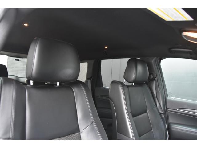 ジープ・グランドチェロキー リミテッド　黒革　ＣａｒＰｌａｙ　ＡＣＣ　ナビ　Ｂカメ　ＴＶ　エアサス前後ドラレコ　　オートテールゲート　衝突軽減ブレーキ　レーンセンス　ＢＳＭ　ベンチレーション　ヒーター　パワーシート　スマートキー　ＨＩＤ（8枚目）