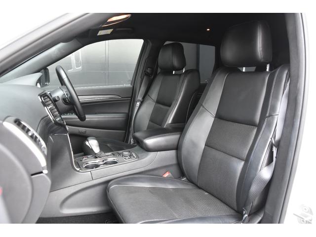 ジープ・グランドチェロキー リミテッド　黒革　ＣａｒＰｌａｙ　ＡＣＣ　ナビ　Ｂカメ　ＴＶ　エアサス前後ドラレコ　　オートテールゲート　衝突軽減ブレーキ　レーンセンス　ＢＳＭ　ベンチレーション　ヒーター　パワーシート　スマートキー　ＨＩＤ（11枚目）
