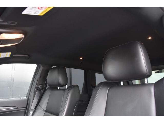 ジープ・グランドチェロキー リミテッド　黒革　ＣａｒＰｌａｙ　ＡＣＣ　ナビ　Ｂカメ　ＴＶ　エアサス前後ドラレコ　　オートテールゲート　衝突軽減ブレーキ　レーンセンス　ＢＳＭ　ベンチレーション　ヒーター　パワーシート　スマートキー　ＨＩＤ（13枚目）