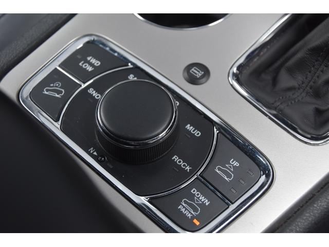 ジープ・グランドチェロキー リミテッド　黒革　ＣａｒＰｌａｙ　ＡＣＣ　ナビ　Ｂカメ　ＴＶ　エアサス前後ドラレコ　　オートテールゲート　衝突軽減ブレーキ　レーンセンス　ＢＳＭ　ベンチレーション　ヒーター　パワーシート　スマートキー　ＨＩＤ（26枚目）