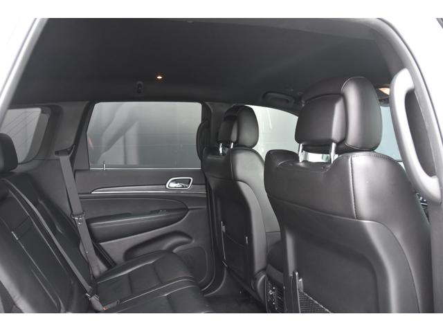 ジープ・グランドチェロキー リミテッド　黒革　ＣａｒＰｌａｙ　ＡＣＣ　ナビ　Ｂカメ　ＴＶ　エアサス前後ドラレコ　　オートテールゲート　衝突軽減ブレーキ　レーンセンス　ＢＳＭ　ベンチレーション　ヒーター　パワーシート　スマートキー　ＨＩＤ（32枚目）