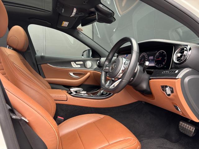 Eクラス E220d アバンギャルド AMGライン パノラマSR エクスクルーシブPKG 茶革 HUD オートテールゲート Burmester エアバランスPKG ナビ 360度カメラ TV アンビエントライト パワーシート シートヒーター LED(4枚目)