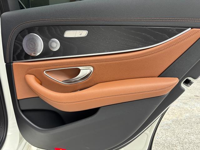 Eクラス E220d アバンギャルド AMGライン パノラマSR エクスクルーシブPKG 茶革 HUD オートテールゲート Burmester エアバランスPKG ナビ 360度カメラ TV アンビエントライト パワーシート シートヒーター LED(14枚目)