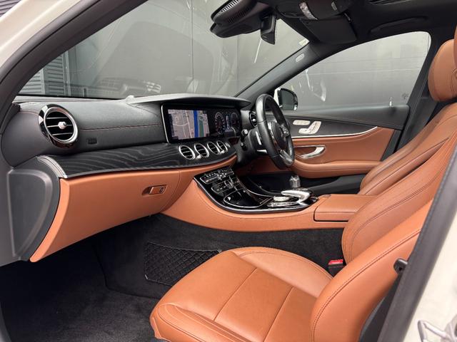Eクラス E220d アバンギャルド AMGライン パノラマSR エクスクルーシブPKG 茶革 HUD オートテールゲート Burmester エアバランスPKG ナビ 360度カメラ TV アンビエントライト パワーシート シートヒーター LED(15枚目)