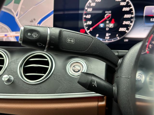 Eクラス E220d アバンギャルド AMGライン パノラマSR エクスクルーシブPKG 茶革 HUD オートテールゲート Burmester エアバランスPKG ナビ 360度カメラ TV アンビエントライト パワーシート シートヒーター LED(34枚目)