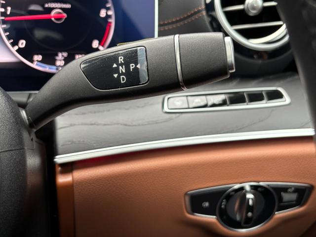 Eクラス E220d アバンギャルド AMGライン パノラマSR エクスクルーシブPKG 茶革 HUD オートテールゲート Burmester エアバランスPKG ナビ 360度カメラ TV アンビエントライト パワーシート シートヒーター LED(35枚目)