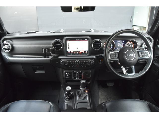 ジープ・ラングラーアンリミテッド サハラ 社外F/Rバンパー MKW17incAW 黒革 ヒッチメンバー 純ナビ Bカメラ Fカメラ CarPlay Bluetoothオーディオ ACC BSM 衝突軽減ブレーキ ドラレコ シートヒーター(4枚目)