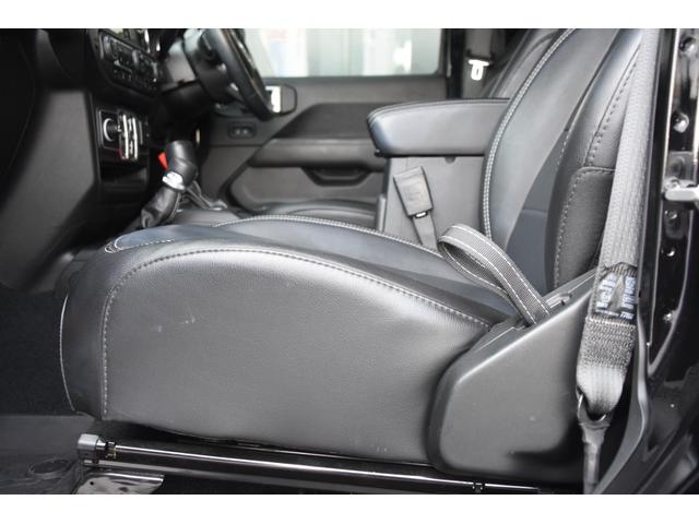 ジープ・ラングラーアンリミテッド サハラ 社外F/Rバンパー MKW17incAW 黒革 ヒッチメンバー 純ナビ Bカメラ Fカメラ CarPlay Bluetoothオーディオ ACC BSM 衝突軽減ブレーキ ドラレコ シートヒーター(12枚目)