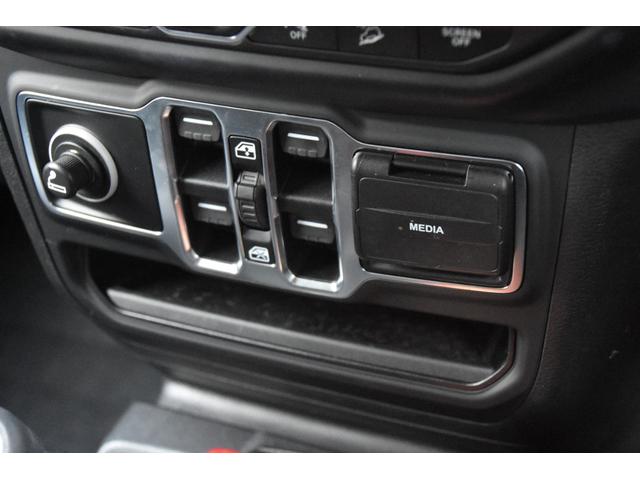 ジープ・ラングラーアンリミテッド サハラ 社外F/Rバンパー MKW17incAW 黒革 ヒッチメンバー 純ナビ Bカメラ Fカメラ CarPlay Bluetoothオーディオ ACC BSM 衝突軽減ブレーキ ドラレコ シートヒーター(24枚目)