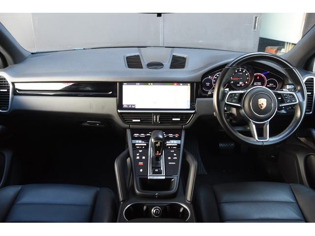カイエン ベースグレード　黒革　ＡＣＣ　ナビ　３６０度カメラ　ＣａｒＰｌａｙ　ＢＳＭ　サラウンドアシスト　ポルシェアクティブセーフ　オートテールゲート　パワーシート　シートヒーター　ＬＥＤライト　ＥＴＣ（4枚目）