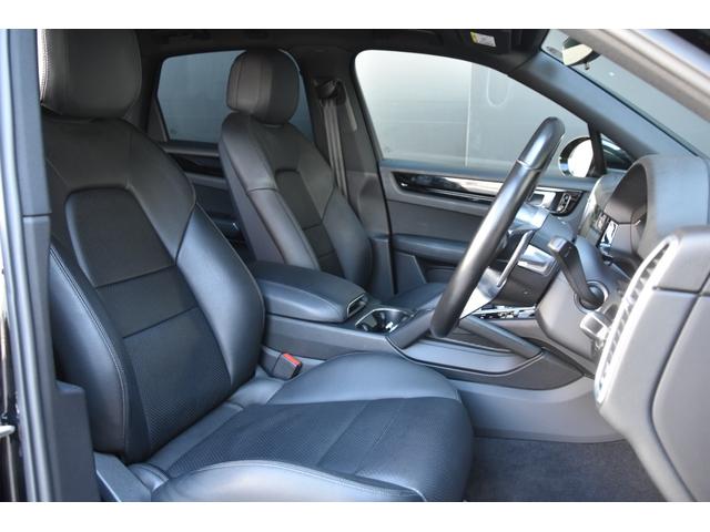 カイエン ベースグレード　黒革　ＡＣＣ　ナビ　３６０度カメラ　ＣａｒＰｌａｙ　ＢＳＭ　サラウンドアシスト　ポルシェアクティブセーフ　オートテールゲート　パワーシート　シートヒーター　ＬＥＤライト　ＥＴＣ（6枚目）