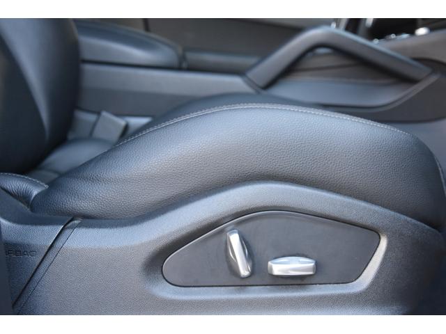 カイエン ベースグレード　黒革　ＡＣＣ　ナビ　３６０度カメラ　ＣａｒＰｌａｙ　ＢＳＭ　サラウンドアシスト　ポルシェアクティブセーフ　オートテールゲート　パワーシート　シートヒーター　ＬＥＤライト　ＥＴＣ（7枚目）