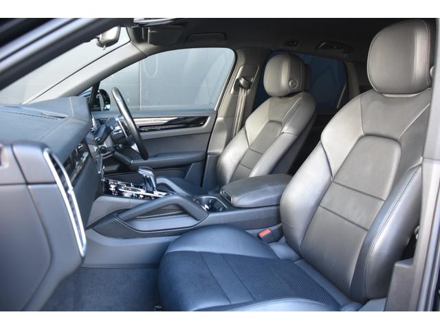 カイエン ベースグレード　黒革　ＡＣＣ　ナビ　３６０度カメラ　ＣａｒＰｌａｙ　ＢＳＭ　サラウンドアシスト　ポルシェアクティブセーフ　オートテールゲート　パワーシート　シートヒーター　ＬＥＤライト　ＥＴＣ（11枚目）