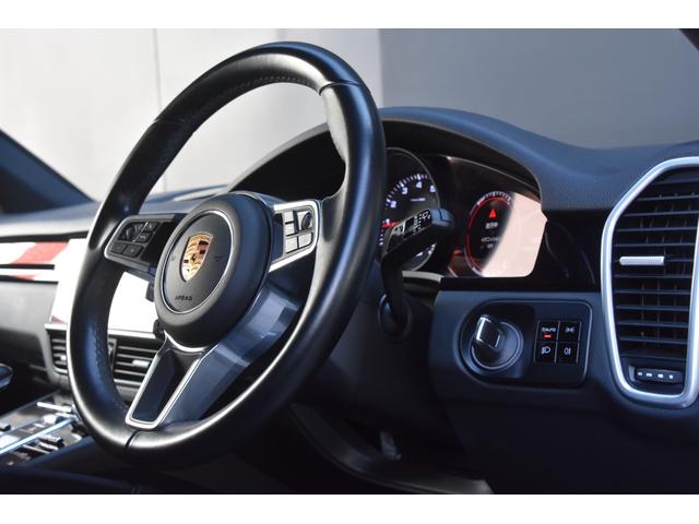 カイエン ベースグレード　黒革　ＡＣＣ　ナビ　３６０度カメラ　ＣａｒＰｌａｙ　ＢＳＭ　サラウンドアシスト　ポルシェアクティブセーフ　オートテールゲート　パワーシート　シートヒーター　ＬＥＤライト　ＥＴＣ（15枚目）