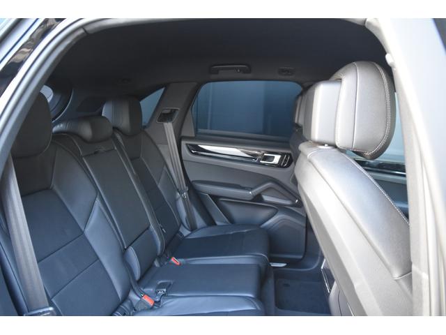 カイエン ベースグレード　黒革　ＡＣＣ　ナビ　３６０度カメラ　ＣａｒＰｌａｙ　ＢＳＭ　サラウンドアシスト　ポルシェアクティブセーフ　オートテールゲート　パワーシート　シートヒーター　ＬＥＤライト　ＥＴＣ（34枚目）