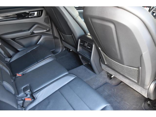 カイエン ベースグレード　黒革　ＡＣＣ　ナビ　３６０度カメラ　ＣａｒＰｌａｙ　ＢＳＭ　サラウンドアシスト　ポルシェアクティブセーフ　オートテールゲート　パワーシート　シートヒーター　ＬＥＤライト　ＥＴＣ（35枚目）