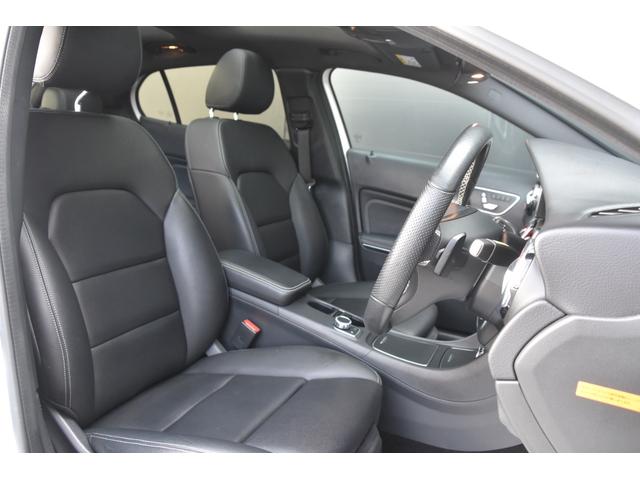 ＧＬＡクラス 　プレミアムＰＫＧ　ＳＲ　黒革　ｈａｒｍａｎ／ｋａｒｄｏｎ　純ナビ　Ｂカメラ　ＣａｒＰｌａｙ　フルセグＴＶ　オートテールゲート　パワーシート　シートヒーター　キーレスゴー　純１８ＡＷ　ＬＥＤ　ＥＴＣ（6枚目）