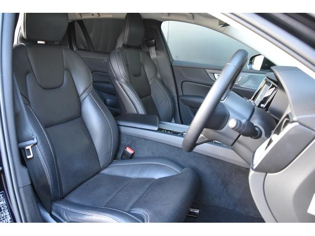 Ｖ６０ アルティメット　Ｂ４　黒革　Ｇｏｏｇｌｅナビ　ＣａｒＰｌａｙ　３６０度カメラ　ｈａｒｍａｎ／ｋａｒｄｏｎ　オートテールゲート　ＡＣＣ　ＢＳＭ　ＬＫＡ　ＨＵＤ　前後ドラレコ　パワーシート　シートヒーター　ベンチレーション（5枚目）