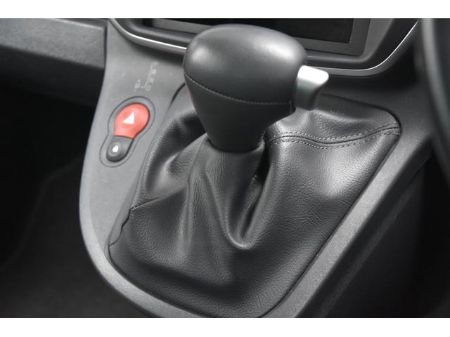 自社での査定に加え、第三者機関に委託し、車両の鑑定を行っております。