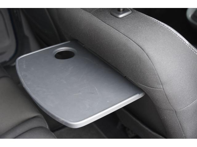 ＬＩＢＥＲＡＬＡは輸入車と本を愛される方々に少しだけ上質な時間が過ぎていくように、落ち着きのある空間をご用意しております。