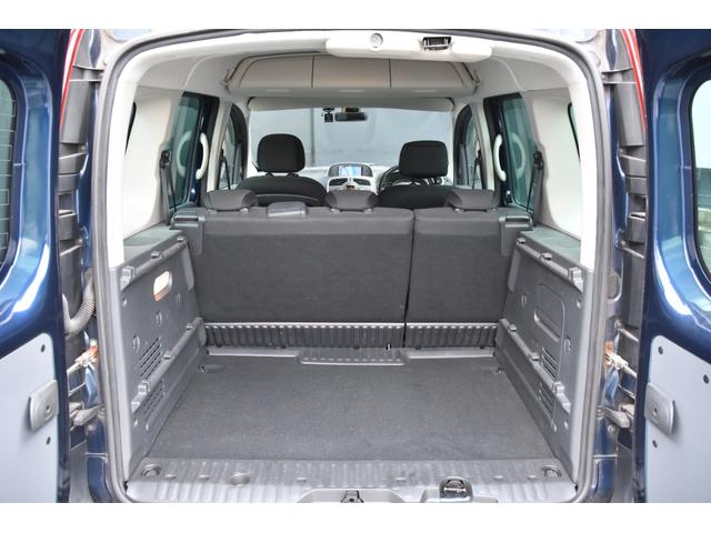 グループのすべての仕入車両の中から品質の高いものだけを厳選してストックしています。