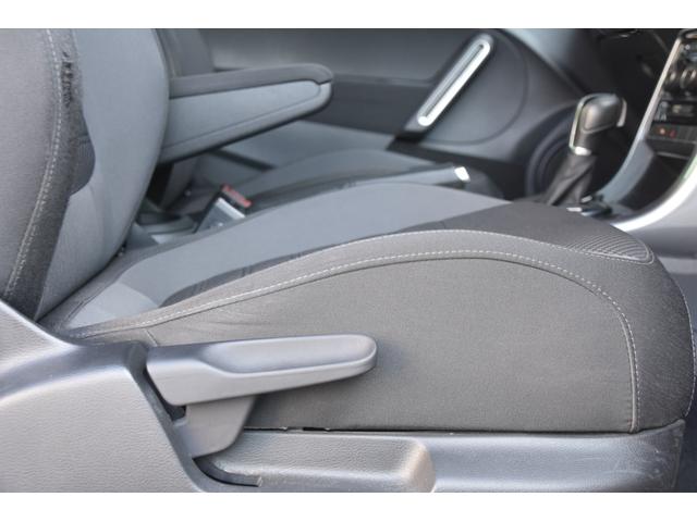 ザ・ビートル ２．０Ｒライン　３連メーター　純正ナビ　フルセグ　Ｂカメラ　リヤスポイラー　ツインエキゾーストパイプ　レッドブレーキキャリパー　クルコン　コーナーセンサー　純正１８ＡＷ　プッシュスタート　ＭＴモード付ＡＴ　ＥＴＣ（7枚目）