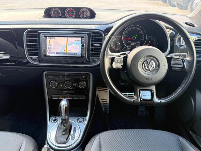 ザ・ビートル ２．０Ｒライン　３連メーター　純正ナビ　フルセグ　Ｂカメラ　リヤスポイラー　ツインエキゾーストパイプ　レッドブレーキキャリパー　クルコン　コーナーセンサー　純正１８ＡＷ　プッシュスタート　ＭＴモード付ＡＴ　ＥＴＣ（14枚目）