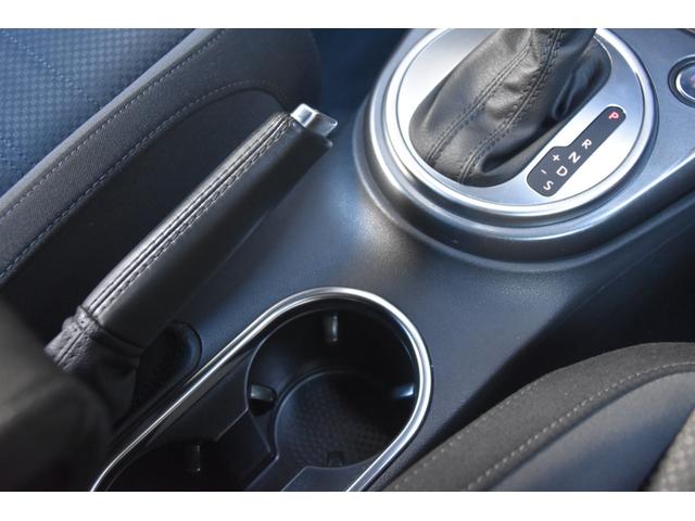 ザ・ビートル ２．０Ｒライン　３連メーター　純正ナビ　フルセグ　Ｂカメラ　リヤスポイラー　ツインエキゾーストパイプ　レッドブレーキキャリパー　クルコン　コーナーセンサー　純正１８ＡＷ　プッシュスタート　ＭＴモード付ＡＴ　ＥＴＣ（28枚目）