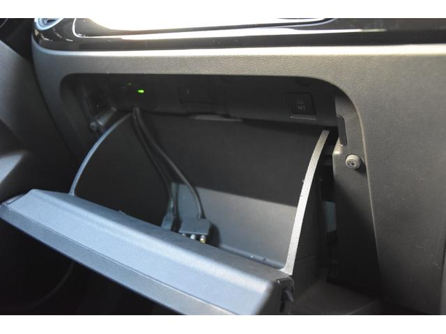 ザ・ビートル ２．０Ｒライン　３連メーター　純正ナビ　フルセグ　Ｂカメラ　リヤスポイラー　ツインエキゾーストパイプ　レッドブレーキキャリパー　クルコン　コーナーセンサー　純正１８ＡＷ　プッシュスタート　ＭＴモード付ＡＴ　ＥＴＣ（31枚目）