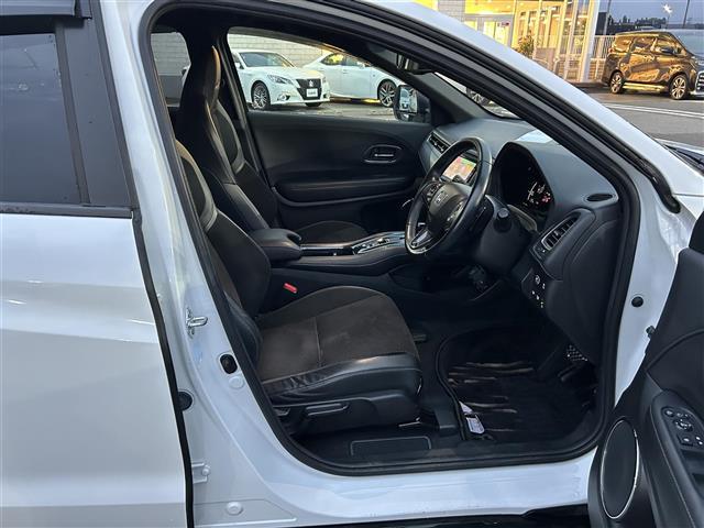 ヴェゼル ハイブリッド　モデューロＸ・ホンダセンシング　ＭｏｄｕｌｏＸフロントバンパー、フロントグリル　純正ナビ　バックカメラ　ＬＥＤオートライト　ＬＥＤフォグランプ　ハーフレザーシート　シートヒーター　純正１８インチＡＷ　パドルシフト　ルーフレール（8枚目）