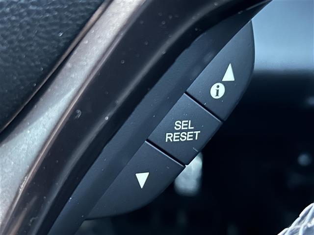 ヴェゼル ハイブリッド　モデューロＸ・ホンダセンシング　ＭｏｄｕｌｏＸフロントバンパー、フロントグリル　純正ナビ　バックカメラ　ＬＥＤオートライト　ＬＥＤフォグランプ　ハーフレザーシート　シートヒーター　純正１８インチＡＷ　パドルシフト　ルーフレール（16枚目）