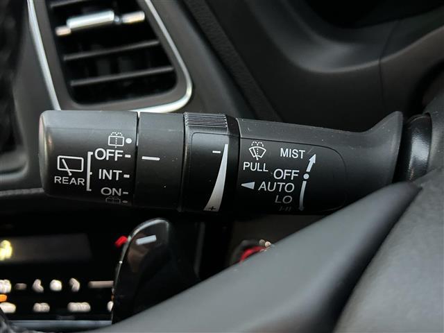 ヴェゼル ハイブリッド　モデューロＸ・ホンダセンシング　ＭｏｄｕｌｏＸフロントバンパー、フロントグリル　純正ナビ　バックカメラ　ＬＥＤオートライト　ＬＥＤフォグランプ　ハーフレザーシート　シートヒーター　純正１８インチＡＷ　パドルシフト　ルーフレール（17枚目）